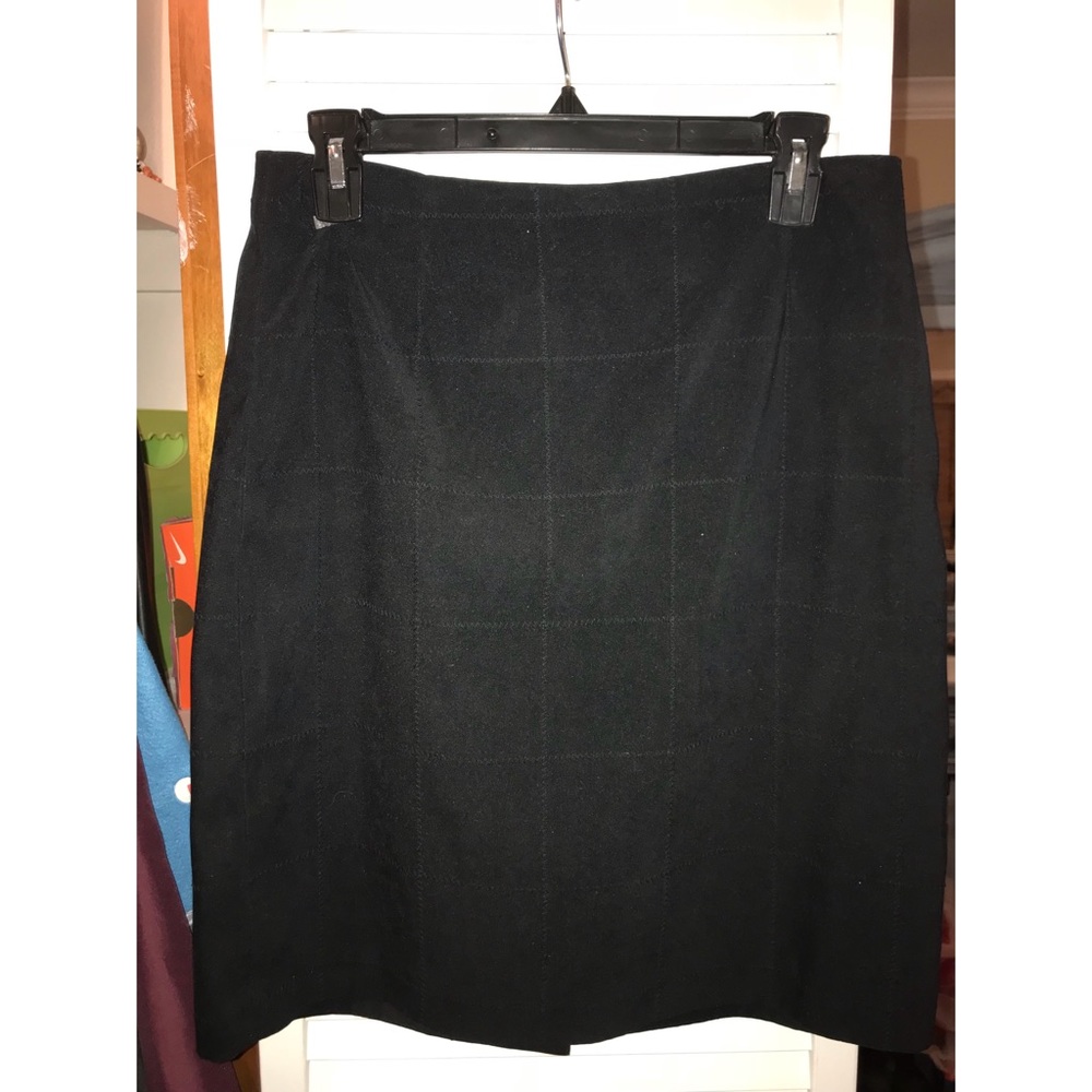 black skirt